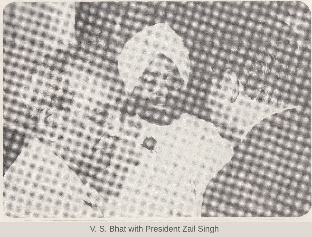 Sahakari Rathna Shri V. S. Bhat with President Zail Singh